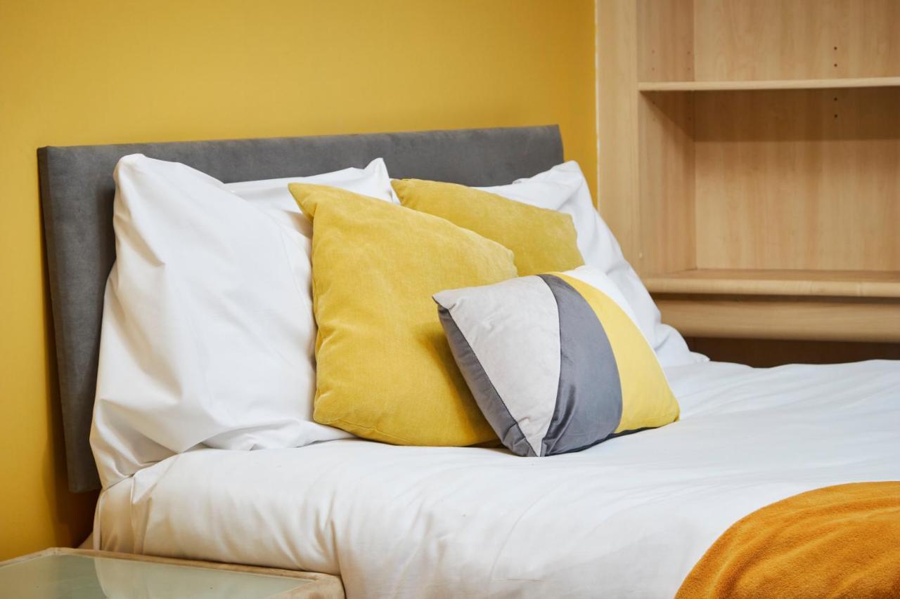 Stylish Manchester Gem - Sleeps 10! Екстер'єр фото