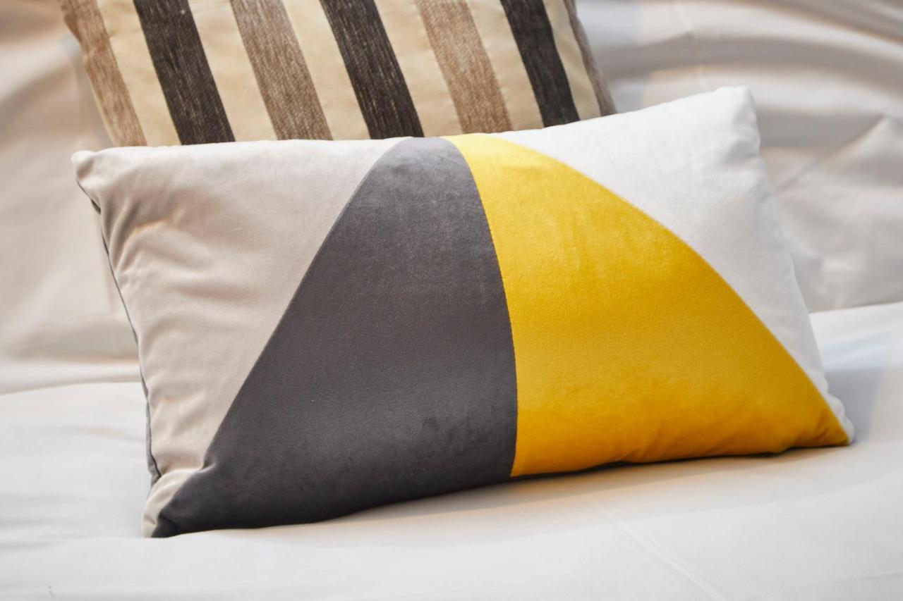 Stylish Manchester Gem - Sleeps 10! Екстер'єр фото