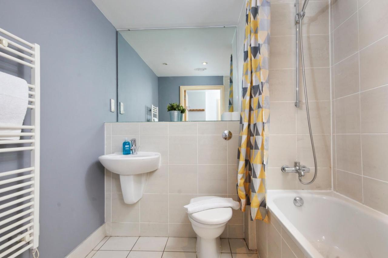 Stylish Manchester Gem - Sleeps 10! Екстер'єр фото