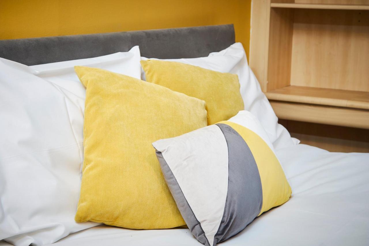 Stylish Manchester Gem - Sleeps 10! Екстер'єр фото